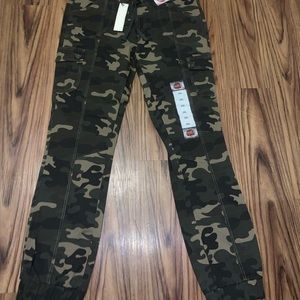 Women’s Camouflage Cargo Pants
